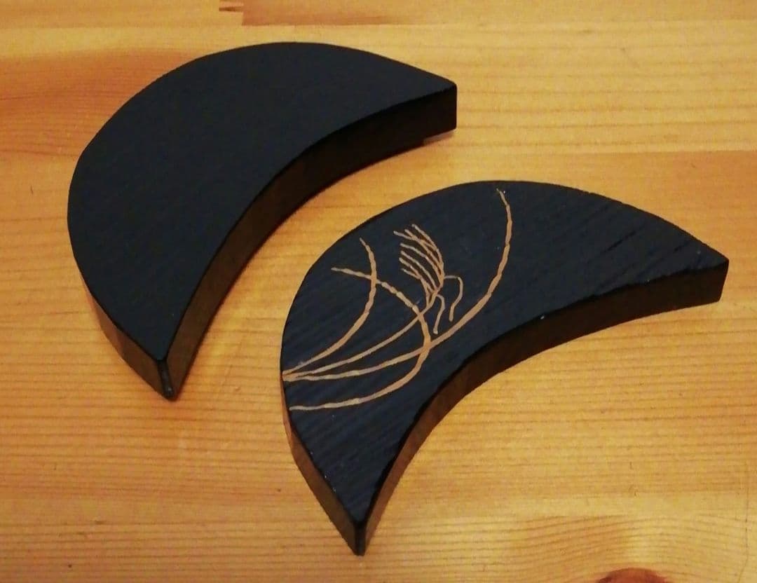 堀井胡春　三日月形　薄蒔絵　香合　共箱　茶道具